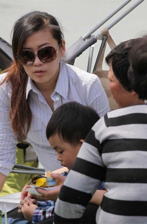 No452 漂亮少妇的灰丝船袜