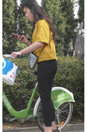 做主持的漂亮美女