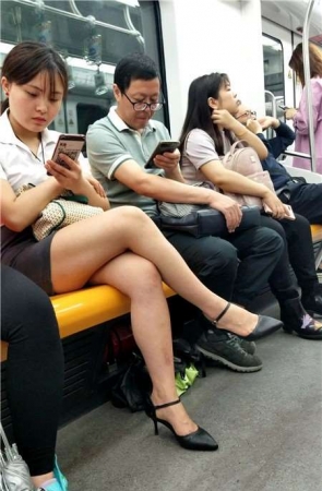 经典白衬衫黑高跟素颜女孩、极品裸腿