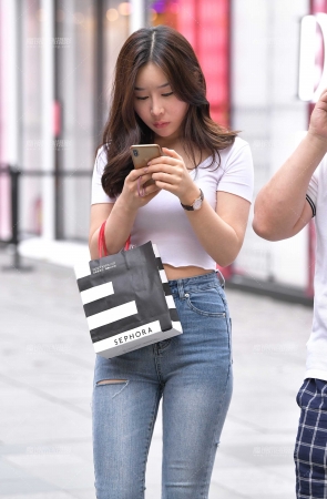 日常逛街，紧牛，高跟，女友