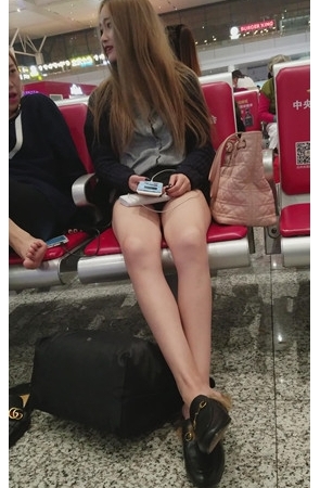 极品大长白腿时尚美女[1.18G/MP4]