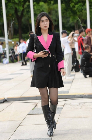 23916-35=47√爱穿黑丝的荏萋～ 13P