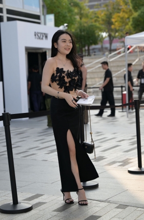 肤白貌美，韵味娇萋