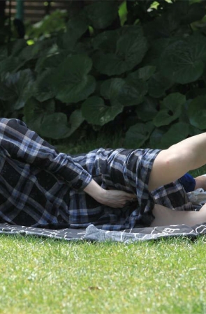 No971 僻静处的墨镜女孩，一双雪白的脚亮的耀眼 第3套