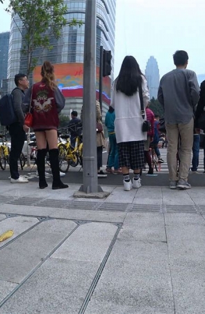 超短热裤圆美腿大美妞