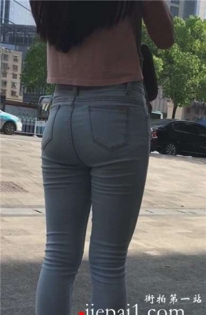 偶遇超级翘臀文静牛仔裤小妹 [1.98 GB]