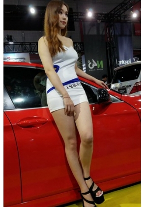 4K – 街拍短裙美腿甜美小姐姐 [554 MB/MP4]