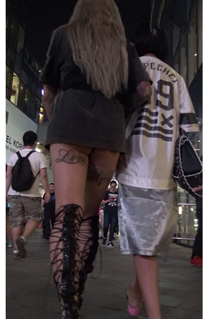 夜拍豪放的小姐姐