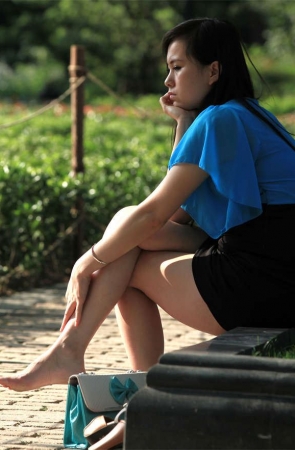 No128 赤足妹子独坐沉思