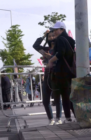 超紧身蓝牛丰腴美女