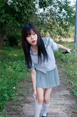 日系JK绝对领域郊游少女套图3A035[322P-2.36G]