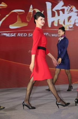 【街拍心灵】川航街拍空姐身材苗条黑丝高跟