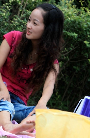 No1308 脚纹淡淡的草地美7女