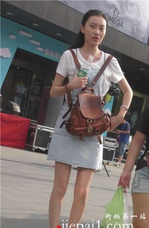 4k-颜值爆表的文静甜美吊带裙女孩