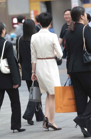 街拍肉丝高跟少妇