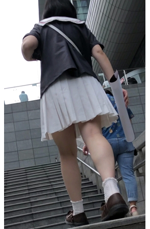 白色百褶裙妹子