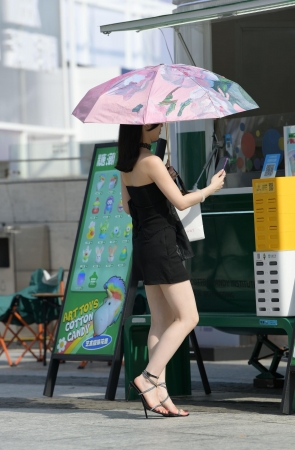 白皙美腿性感小姐姐