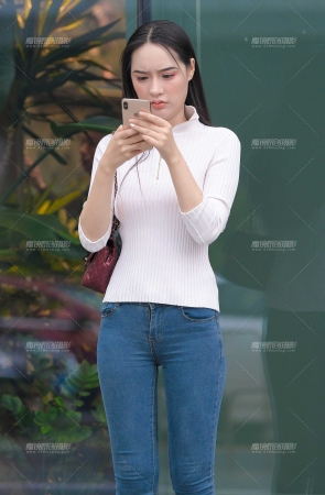 秋意紧牛小姐姐