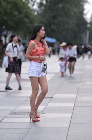 高跟柳钉鞋美腿小姐姐