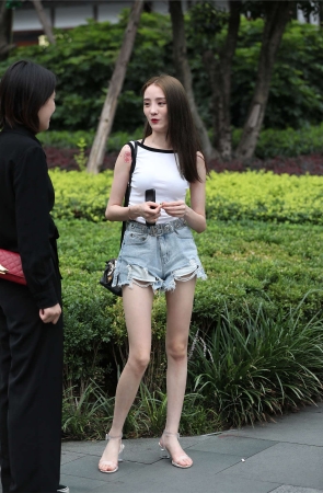 辉辉街拍作品 – 好像杨幂的小姐姐