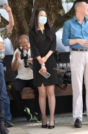 22924-8+116【上海街拍】轻熟黑丝【套图➕视频】 19P