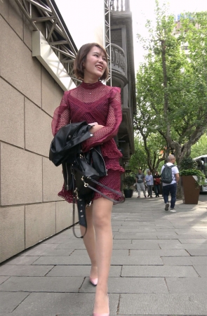 性感身材高跟红裙美女