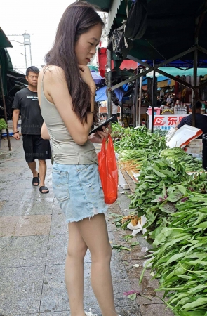 菜市上集-技术性拍摄再次遇到肉丝少妇买菜4K视频7min