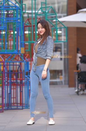 身材好好的紧身裤小姐姐