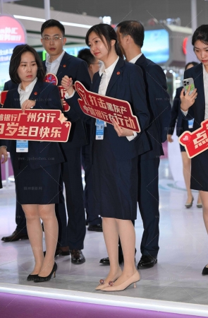 【摄神作品】25626-13=30√肉丝轻熟 6P