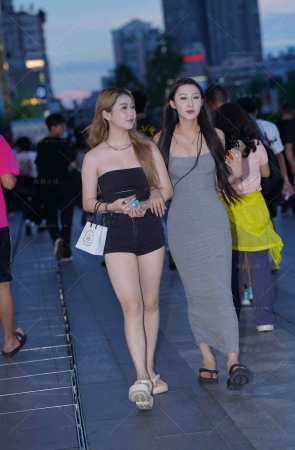 拖鞋热牛美腿人字拖