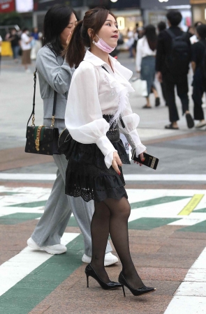 诱惑街拍黑丝高跟shaofu