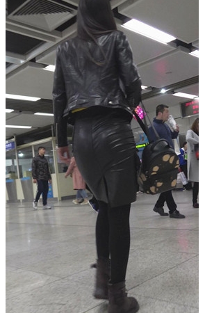 黑色皮裙妹子