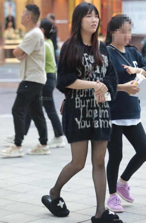 街拍黑丝妹子-14p