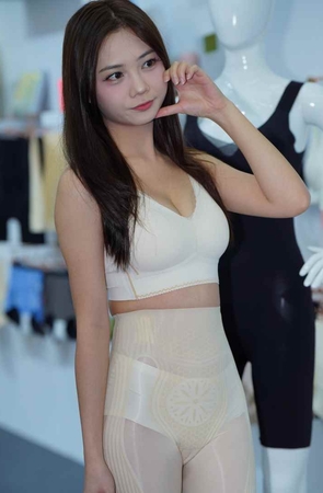 甜美可人内衣模特 [66P-942MB]