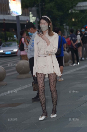 另一个版本的网袜美眉