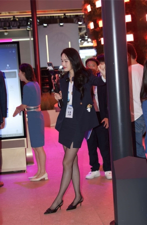 西服黑丝通勤风