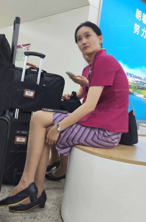 4K视频南航轻熟韵味空姐美腿超薄肉丝质感很棒