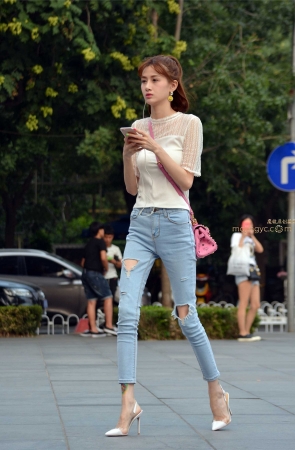 街拍：骨感美高跟
