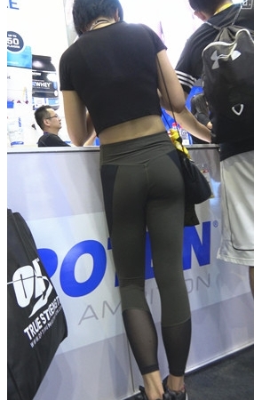 短发瑜伽紧身黑裤小姐姐[2G/MP4]