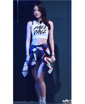 短衣短裤少女热舞饭拍5则