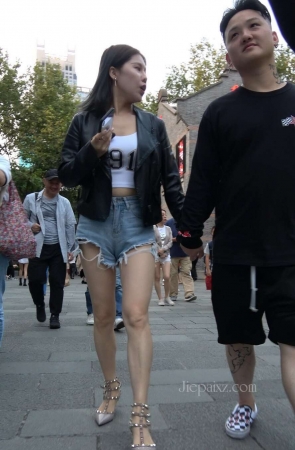 4K – 超气质的美腿热裤颜值美女 [2.14 GB/MP4]