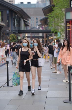 笔直de热裤大白腿