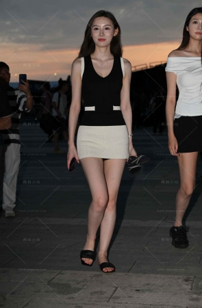 超短裙网红–敏敏