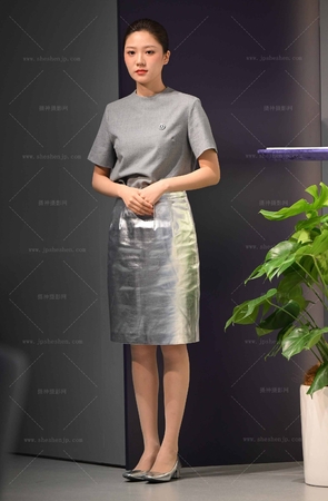 251123-13-134√肯定是累了，要踩鞋跟了就哈哈哈