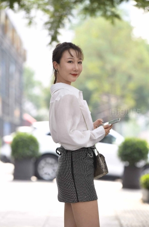 街拍高腰包臀裙高跟美女