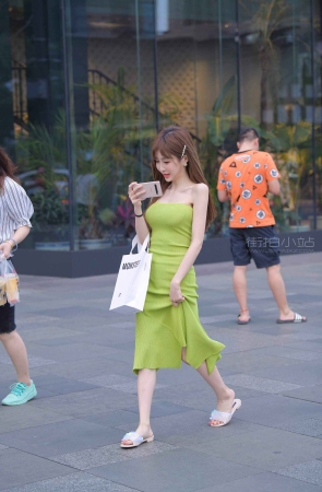 抹胸裙网红小姐姐