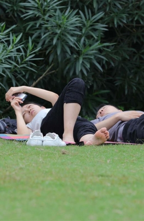 No770 水嫩的年轻少妇，除了一双光滑玉足，还有更多惊喜