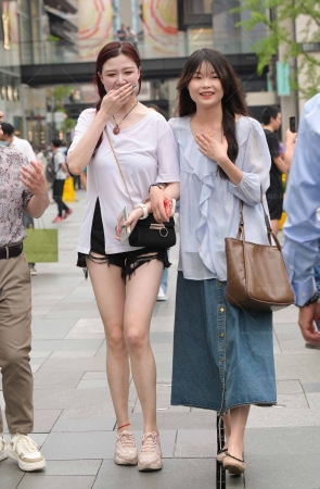 23514-25=64√肤白貌美长腿小姐姐 14P