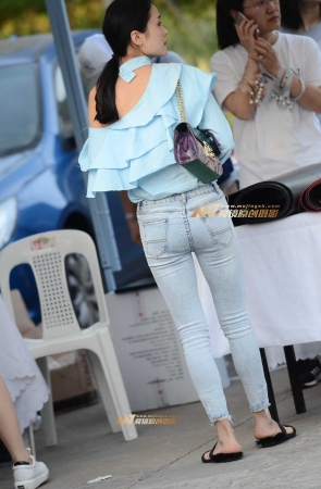 美女，耐心等待