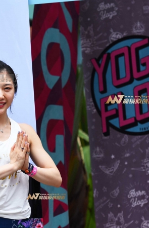 曼妙身材改行摆地摊